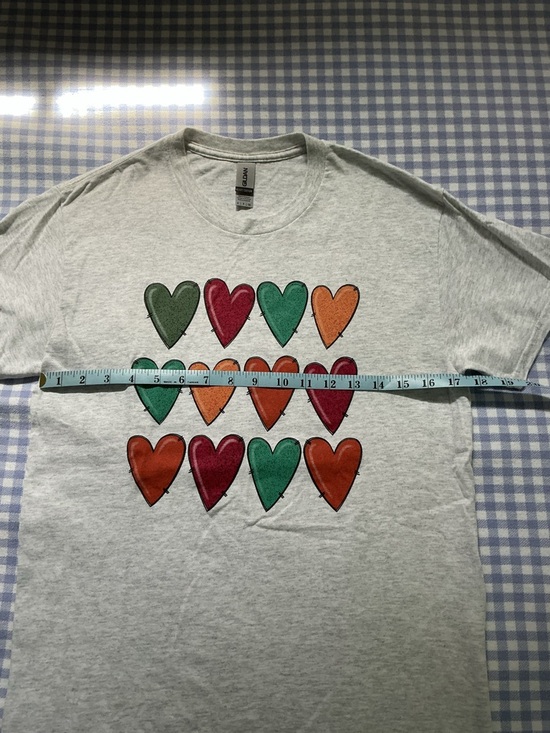 Gildan Tops - Gildan Tee with Heart Designs, Size Small